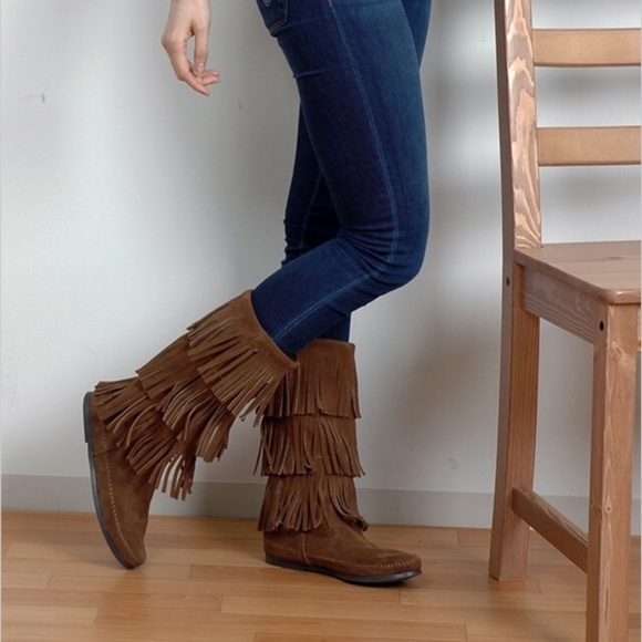 Minnetonka Calf Hi 3-Layer Fringe Boot Size 8 - Picture 1 of 6